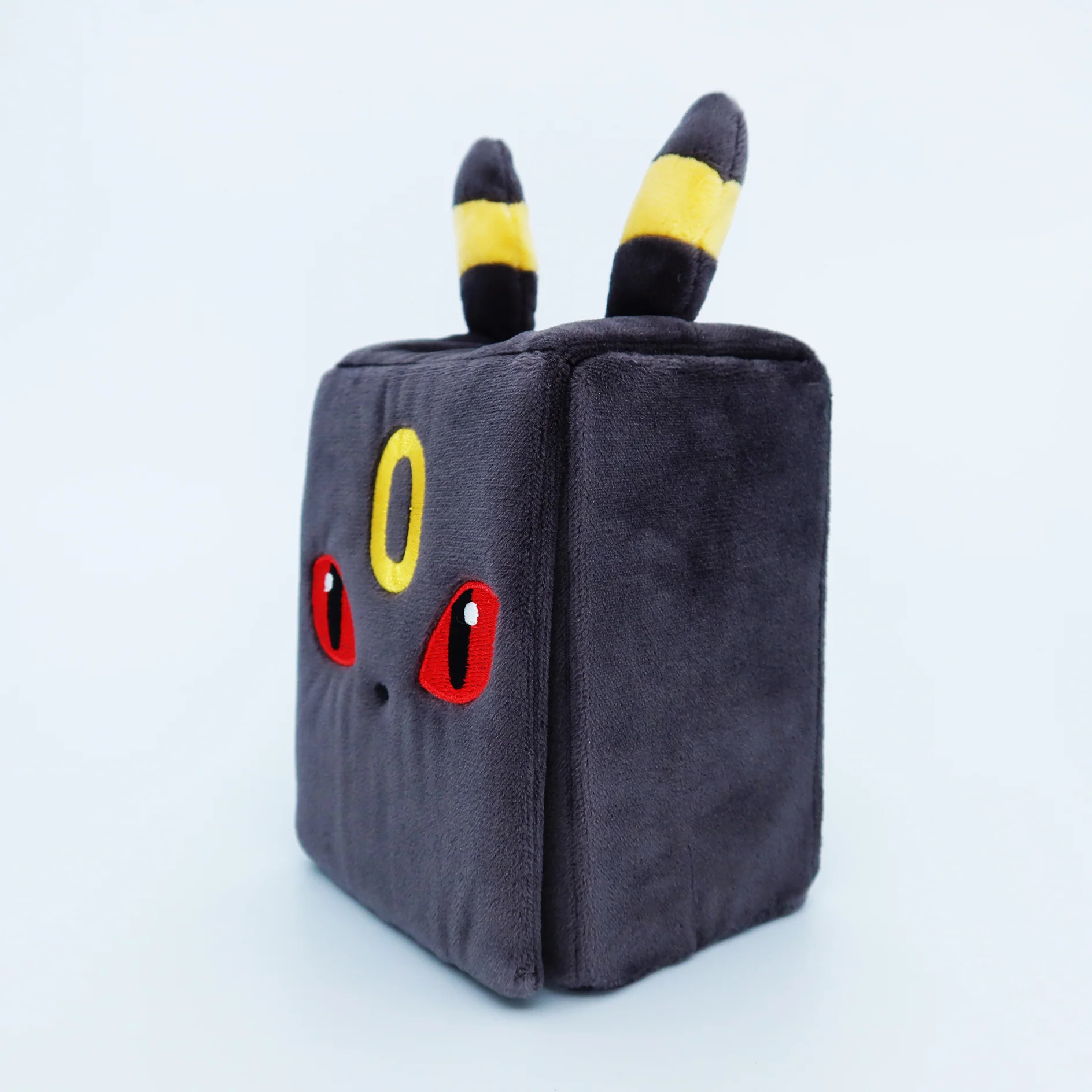 Umbreon Plushie Deck Box [Limited Quantities in Stock] - Image 3