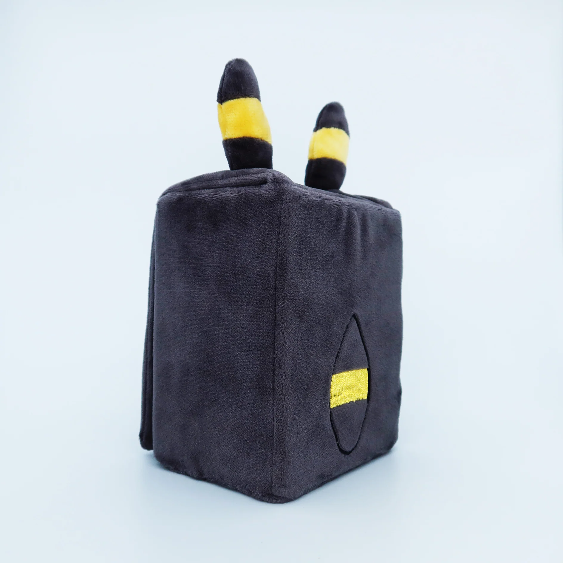 Umbreon Plushie Deck Box [Limited Quantities in Stock] - Image 4